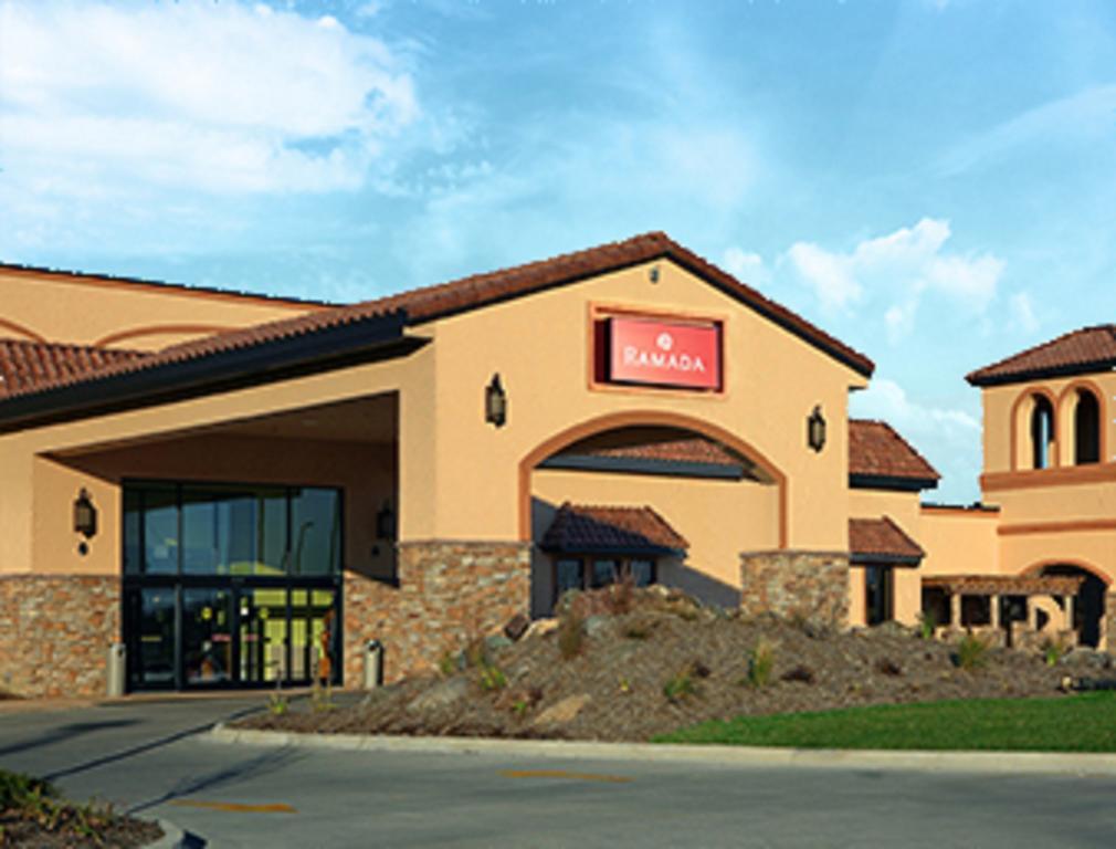 得梅因华美达热带度假村/会议中心度假酒店 Urbandale 外观 照片
